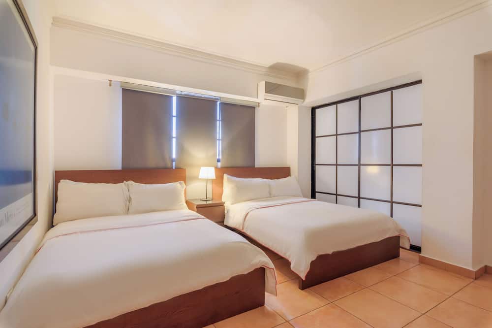 Apartment in Bella Vista Sleeps 10