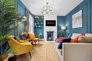 Living area - Stylish Edwardian Escape in Southwark Maisonette (London)