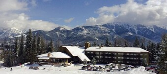 Ski In/Out Right to the Elk Chairlift