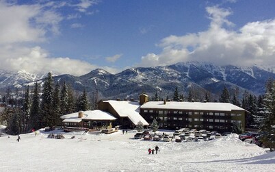 Ski In/Out Right to the Elk Chairlift