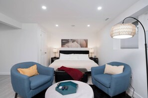 4 bedrooms, desk, iron/ironing board, free WiFi