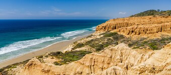 The Blue Pearl - 2 minute walk to the beach!