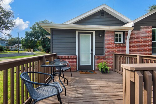 Charming villa steps from the water in beautiful Pensacola