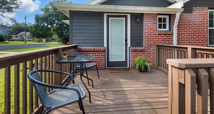 Charming villa steps from the water in beautiful Pensacola