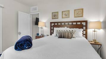 1 dormitorio, escritorio, tabla de planchar con plancha y wifi