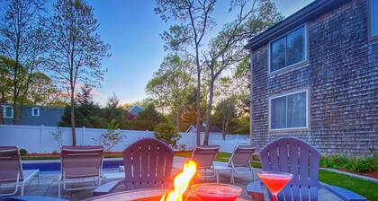 Overlook Poolside Getaway Heated Pool (May - Oct 20th)