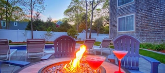Overlook Poolside Getaway Heated Pool (May - Oct 20th)