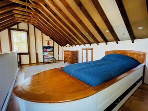3 bedrooms, travel cot, WiFi, bed sheets