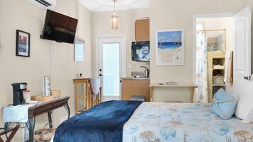 1 slaapkamer, een bureau, een strijkplank/strijkijzer, wifi