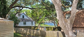 Charming cottage in fabulous Pensacola just steps from the water with water view
