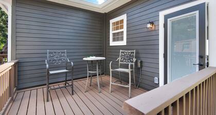 Charming cottage in fabulous Pensacola just steps from the water with water view