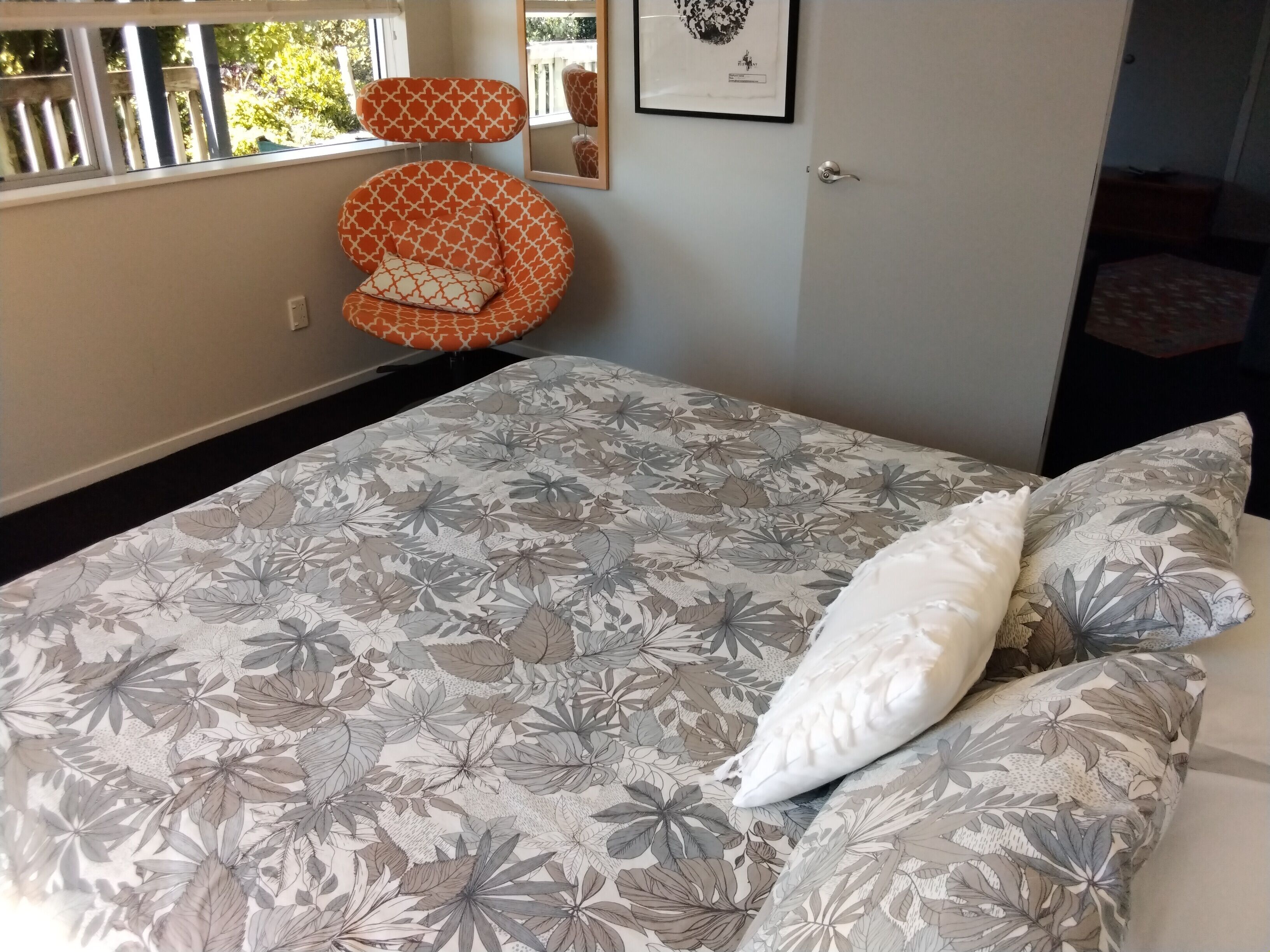 2 bedrooms, iron/ironing board, travel crib, internet