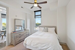 2 bedrooms, in-room safe, desk, iron/ironing board - Tysons 2BR | Sunrise Views, Pool & Gym (McLean)