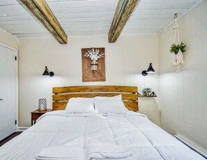 3 habitaciones, escritorio, tabla de planchar con plancha y wifi gratis 