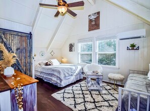 3 室のベッドルーム、デスク、アイロン / アイロン台、WiFi (無料)