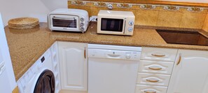 Fridge, microwave, oven, dishwasher - Albufeira View Sea Apartment Luxury (Albufeira)