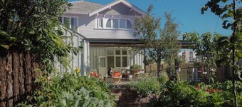 Beautiful Central City Villa - Whole House