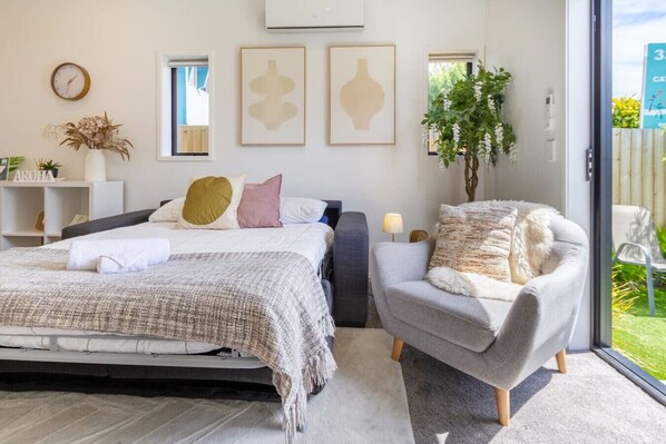 6 bedrooms, desk, iron/ironing board, free WiFi