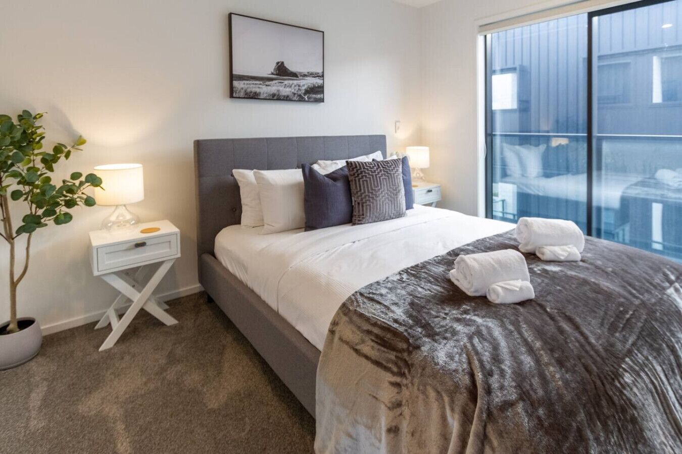 4 habitaciones, escritorio, tabla de planchar con plancha y wifi gratis 