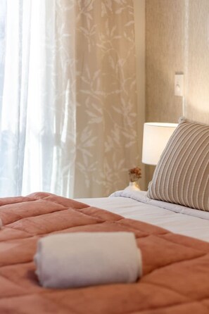 4 bedrooms, desk, iron/ironing board, free WiFi