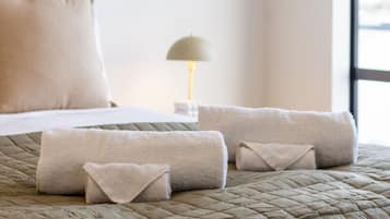 5 bedrooms, iron/ironing board, WiFi (free), bed sheets
