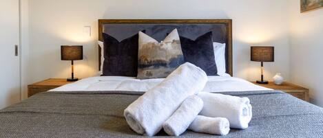 4 bedrooms, iron/ironing board, free WiFi, bed sheets