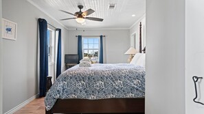 4 bedrooms, internet - Serenity Bay, your peaceful home away from home. (Galveston)