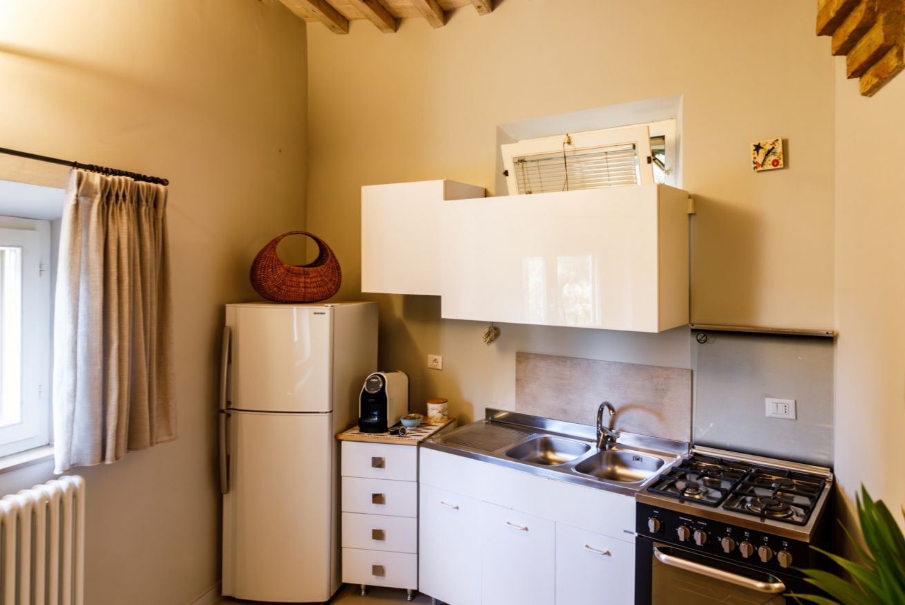 Réfrigérateur, four, plaque de cuisson, cafetière/bouilloire