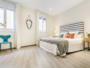 3 chambres, fer et planche à repasser, accès Internet, draps fournis