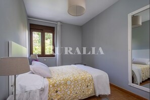 2 dormitorios, tabla de planchar con plancha, wifi y ropa de cama