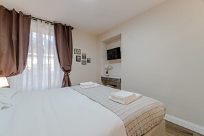 2 chambres, fer et planche à repasser, Wi-Fi, draps fournis