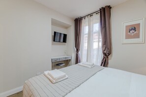 2 habitaciones, tabla de planchar con plancha, wifi y ropa de cama 