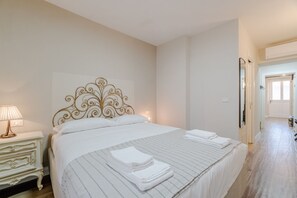 2 habitaciones, tabla de planchar con plancha, wifi y ropa de cama 