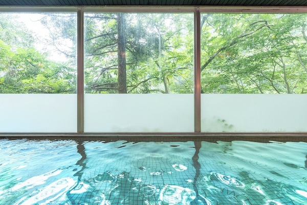 Suối nước nóng