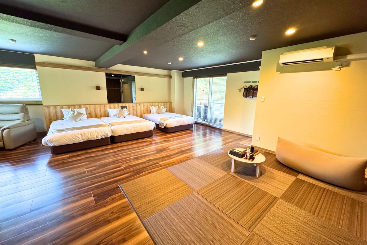 Premium kamer, niet-roken, terras (Modern JP-Western, semi-open-air bath) | 1 slaapkamer, een kluis op de kamer, gratis wifi, beddengoed