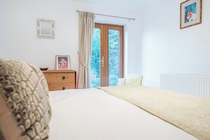 3 slaapkamers, een strijkplank/strijkijzer, wifi, beddengoed