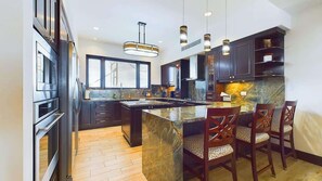 ثلاجة، ميكروويف، فرن، غسالة أطباق