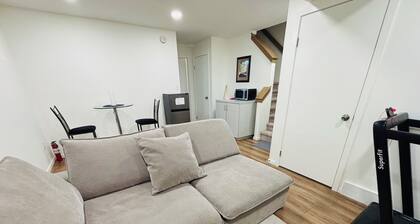 Modern Basement Suite with Private Entrance - Perfect for a Relaxing Stay!