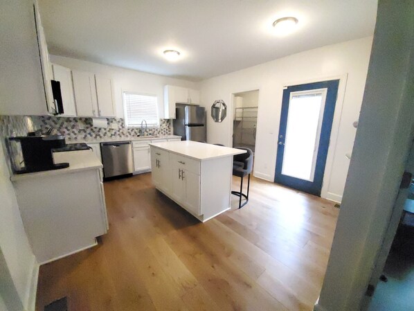 電子レンジ、オーブン、コンロ、食器洗い機