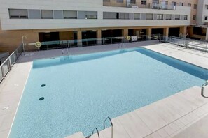 Pool - Blueground | Pacífico, pool & AC, nr old town (Málaga)