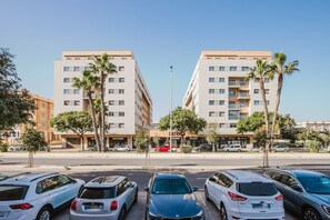 Exterior - Blueground | Pacífico, pool & AC, nr old town (Málaga)