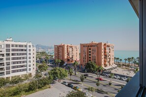 Exterior - Blueground | Paseo Marítimo, pool & AC, nr parks (Málaga)