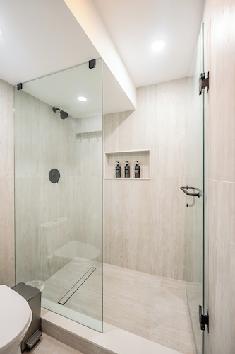 Tranquil 2-bedroom basement with  in charming Mississauga