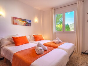 2 soveværelser, skrivebord, internetforbindelse