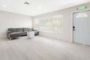 Interior - Paradise Villa (North Palm Beach)