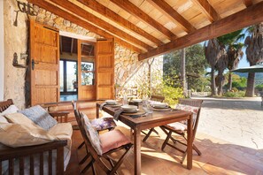 Outdoor dining - SON FUSTER D'ABAIX - Rustic finca with private pool and free Wifi (Alaró)