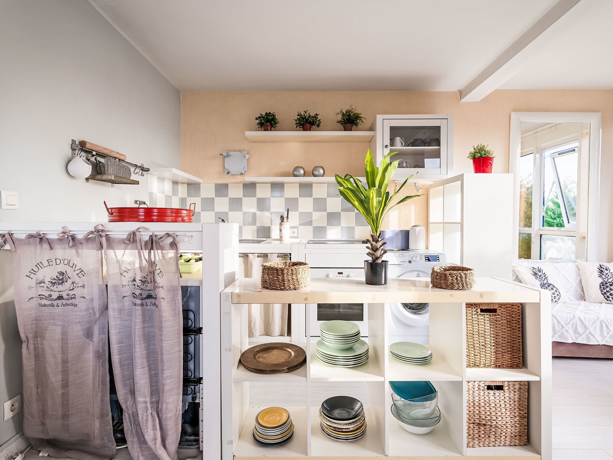 Fridge, oven, cookware/dishes/utensils