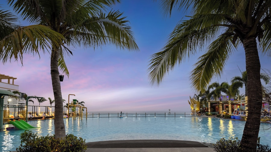 Sanya Harman Hotel