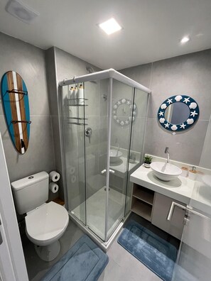 Deluxe Studio | Bathroom