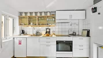 Fridge, stovetop, dishwasher, coffee/tea maker